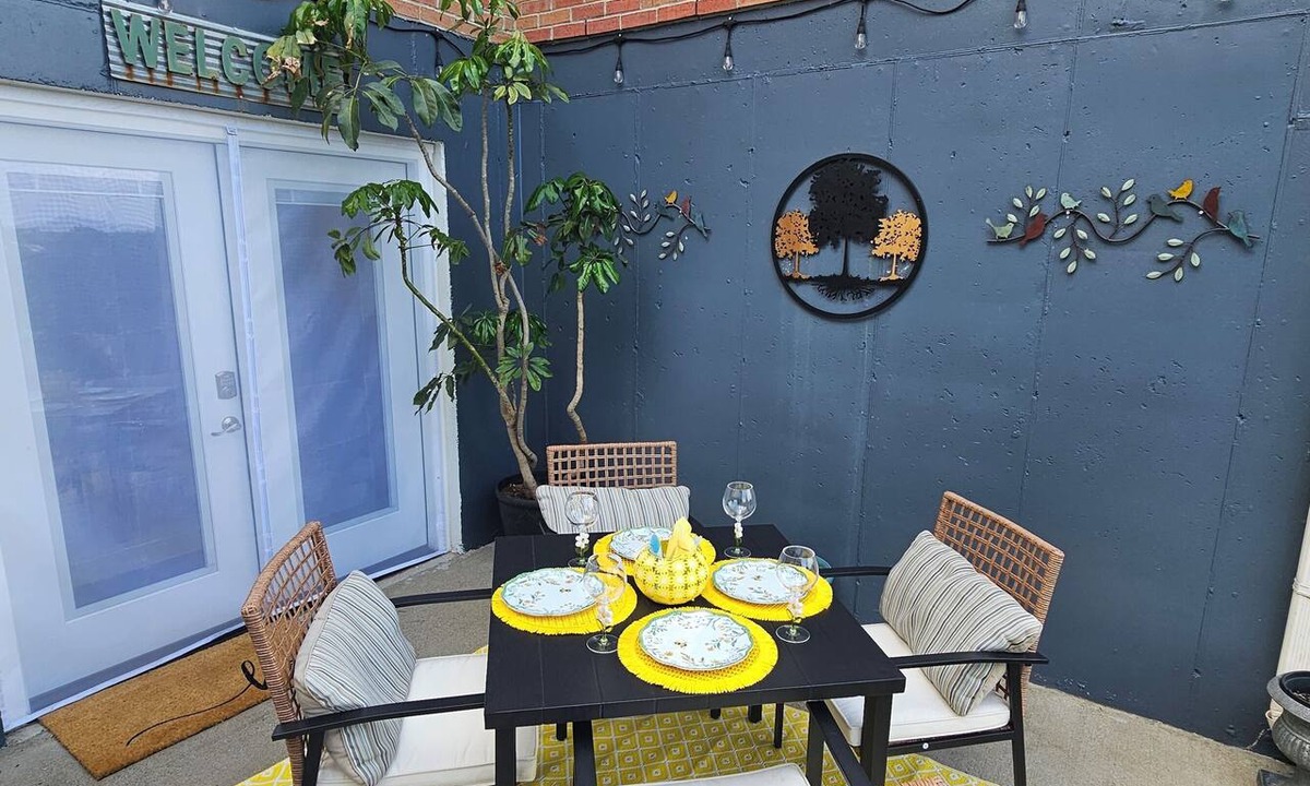 Dent Apartment | OMORPHIA LUXE HIDEAWAY A beautifully curated hidden sanctuary in Cincinnati