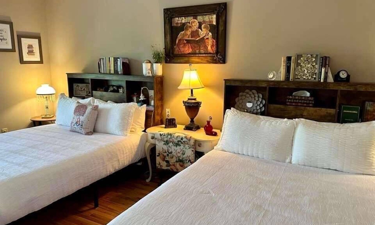 Stanardsville Hotel | Once Upon A Time Rm. 103