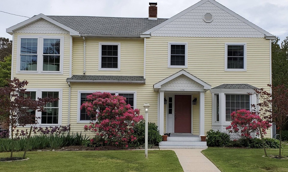 Rehoboth by the Sea House | ONE BLOCK TO BEACH-PET FRIENDLY-NEW 50 FOOT 2 HOLE PUTTING GREEN READY TO USE!