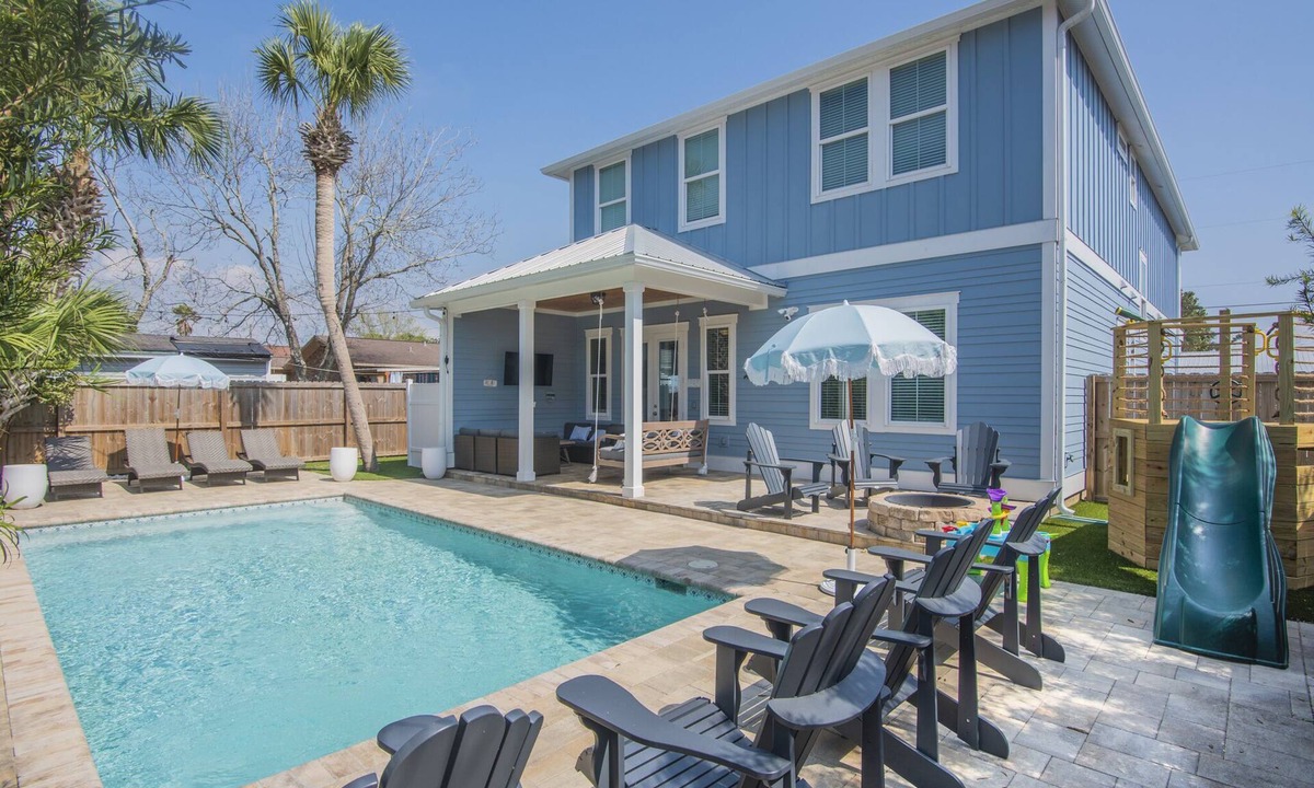 Laguna Beach Estates House | One Block to Beach. Heated Pool March-May. Playground. King Beds, Beach Chairs
