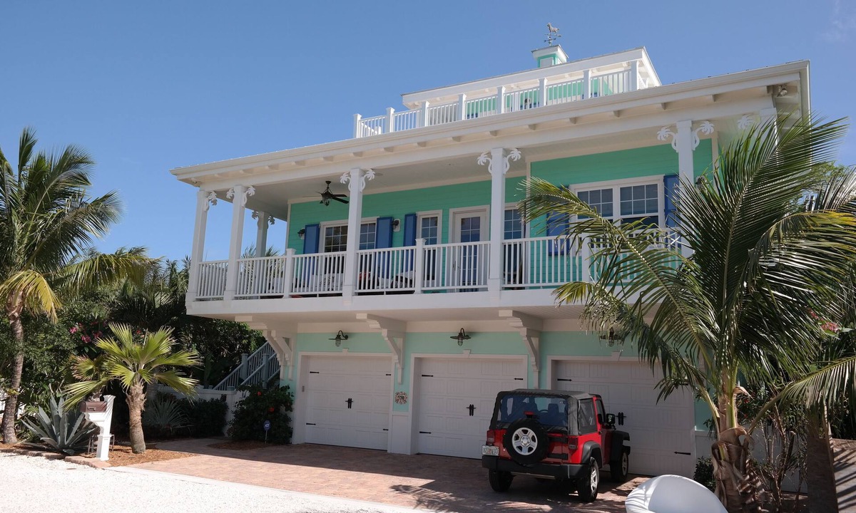 Juno Beach House | One Love Cottage - "Your very own private resort in beautiful Juno Beach"