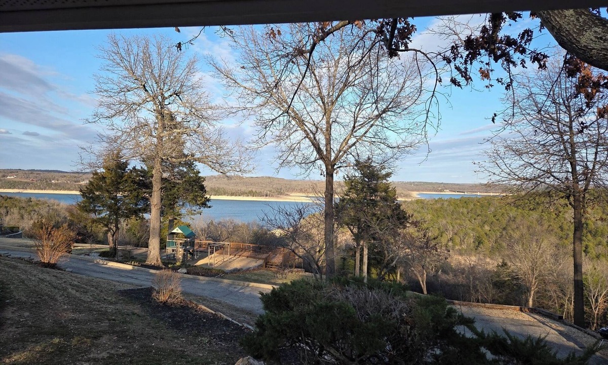 Mountain Home Cottage | Open Lakeview Cottage #5 at Teal Point Resort on Lake Norfork