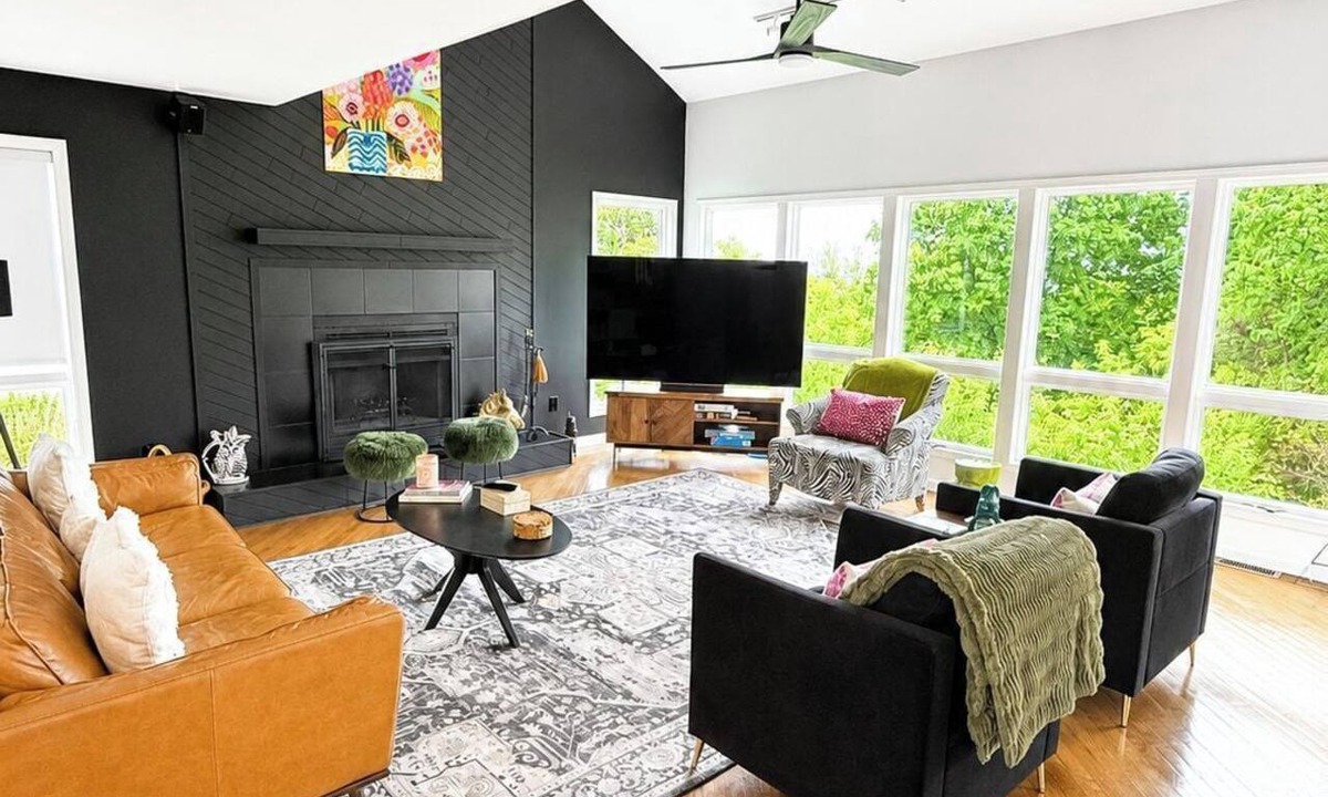 Westside House | Open layout with views, jacuzzi tub