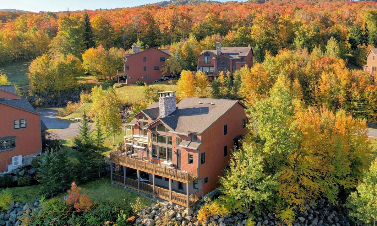 Bethlehem House | P7 Presidential View townhome Ski-In Ski-Out with Amazing Views and Dog Friendly!