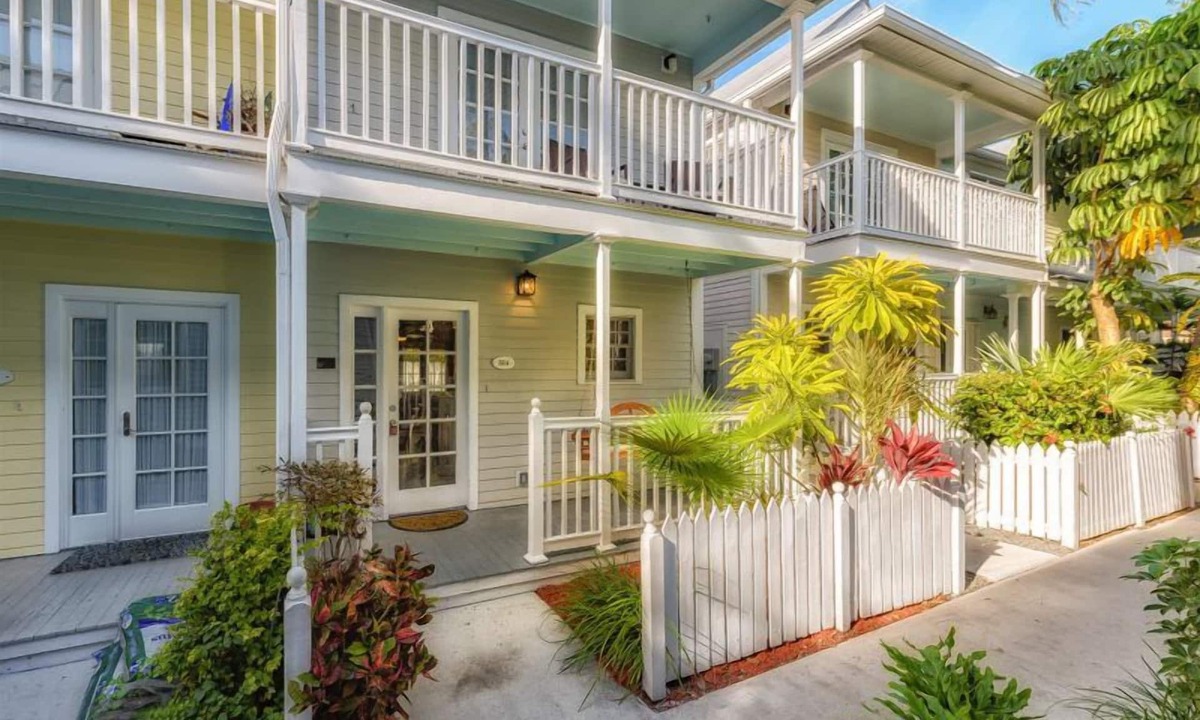 Bahama Village House | Paradise on Porter- Weekly Rental