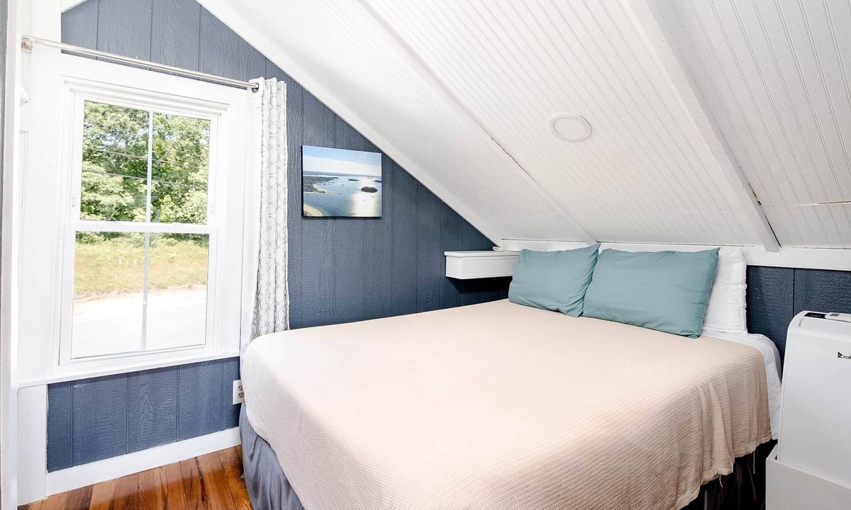 Onset Bed & Breakfast | Park View ROOM @ Compound *E-Bike-Hot Tub -Boats