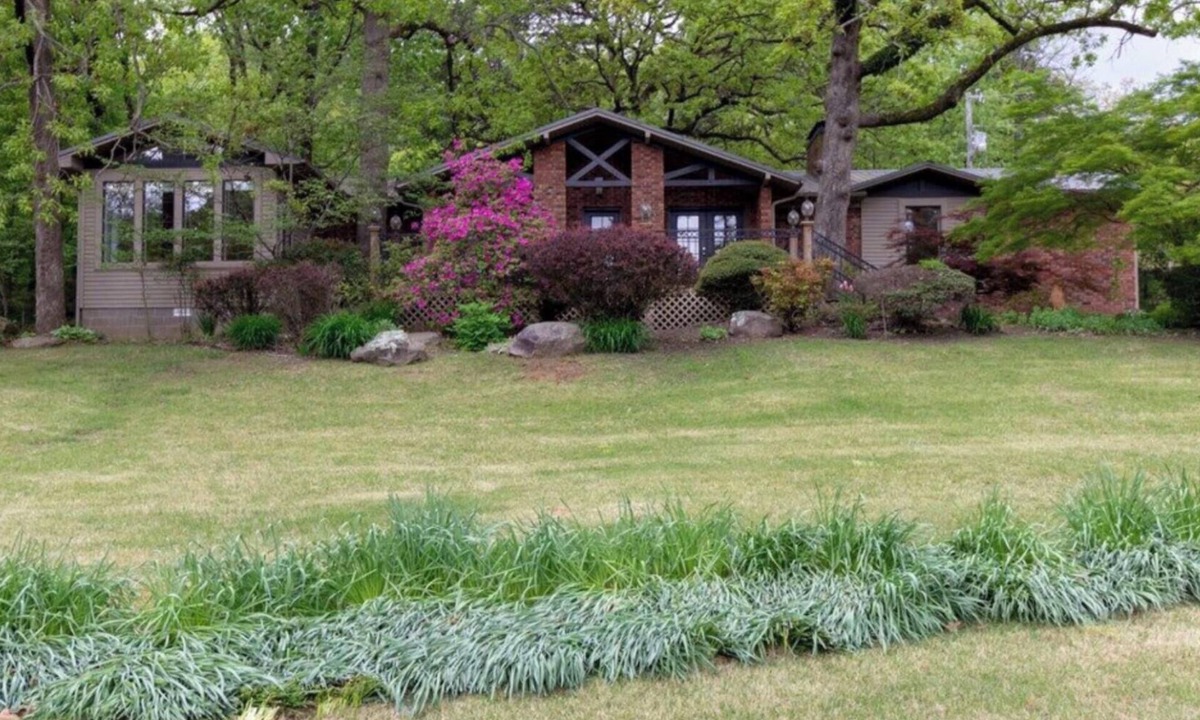 Morrilton House | Paw Paw Tree Estate at the foothills of Petit Jean Mt. next to Arkansas River.