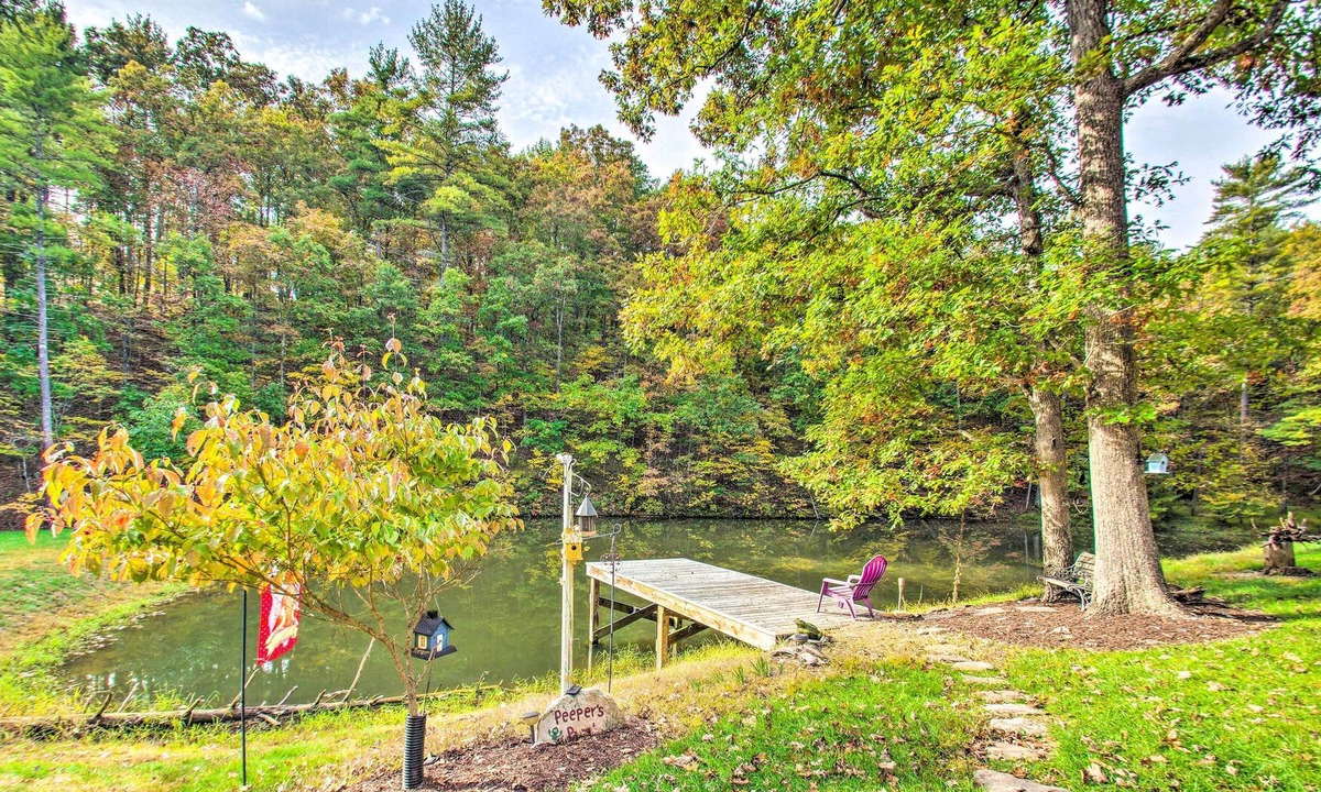 Broadway Cottage | Peaceful Broadway Cottage on the Pond!