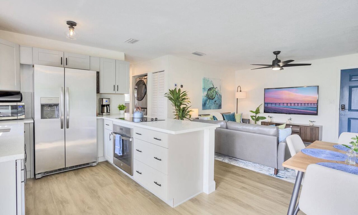 Dunedin Condo | Peaceful Locale King Beds 1 Mile 2 Honeymoon Isle 3 Miles 2 Downtown