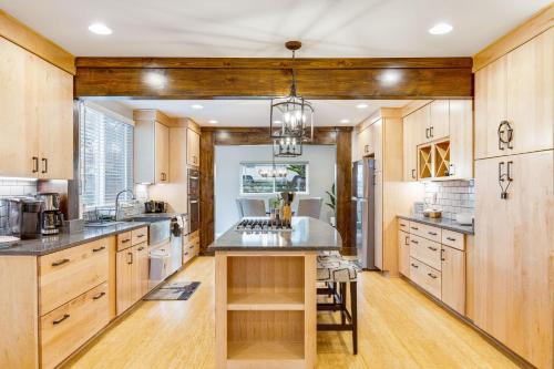Mid-Beacon Hill House | Perch - Beacon Hill Abode