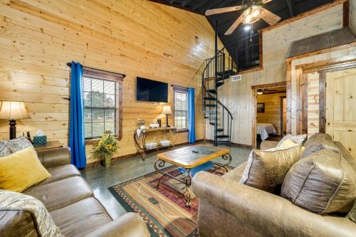 Golden House | Pet-Friendly Eagletown Home ~ 3 Mi to Kayaking!