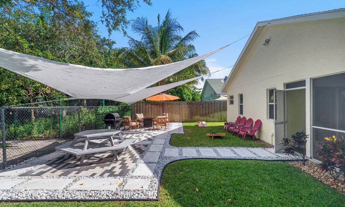 Jupiter House | Pet-Friendly Jupiter Home Game Room Central