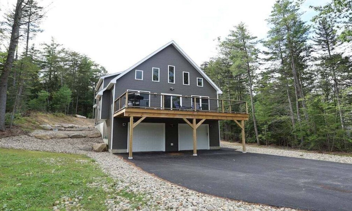 Thornton House | Pet Friendly Private Home near WV and Loon!