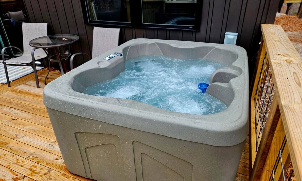 Lampe Cabin | Pine Ridge Tiny Cabin with Private Hot tub!