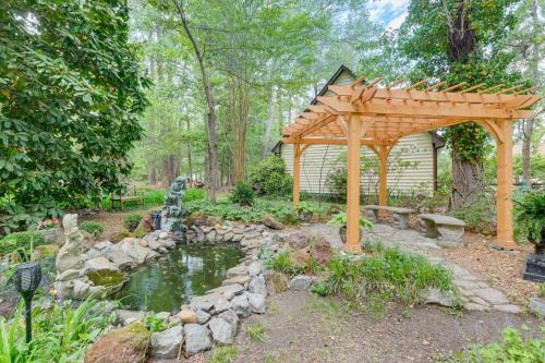 Kilmarnock Apartment | Pool Access! Cozy Couple's Getaway in Kilmarnock