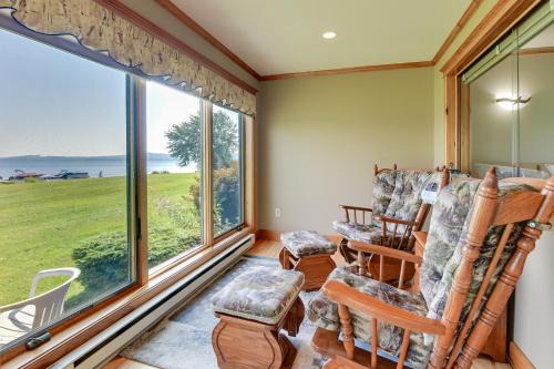 Newport Center House | Pool Access: Waterfront Lake Memphremagog Condo!
