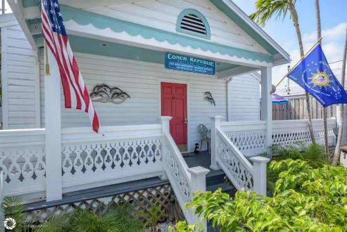 Downtown Apartment | Porchside Paradise Conch Republic Cottage