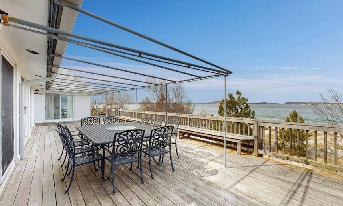 Prides Crossing House | Private beachfront escape on Coffins Beach w/amazing views & private beach