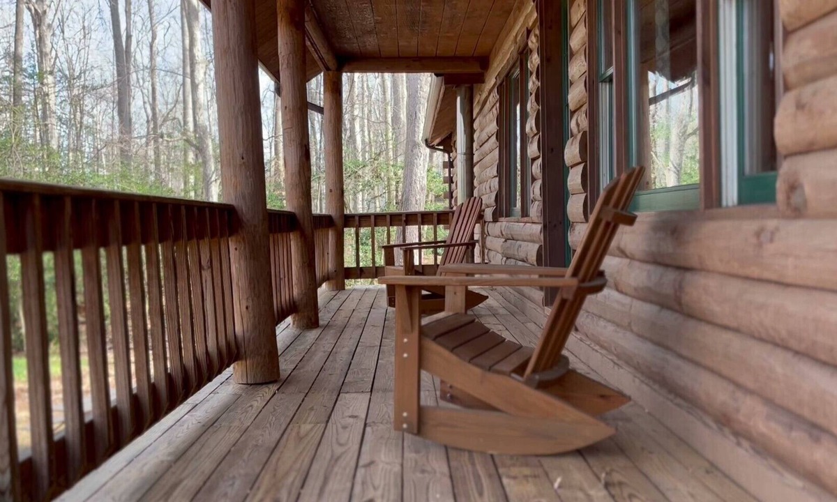 Bumpass Cabin | Private log cabin, hot tub, lake access with boat slip