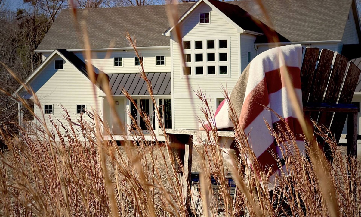 Calverton House | Private Modern Farmhouse on 12 acres, pet-friendly