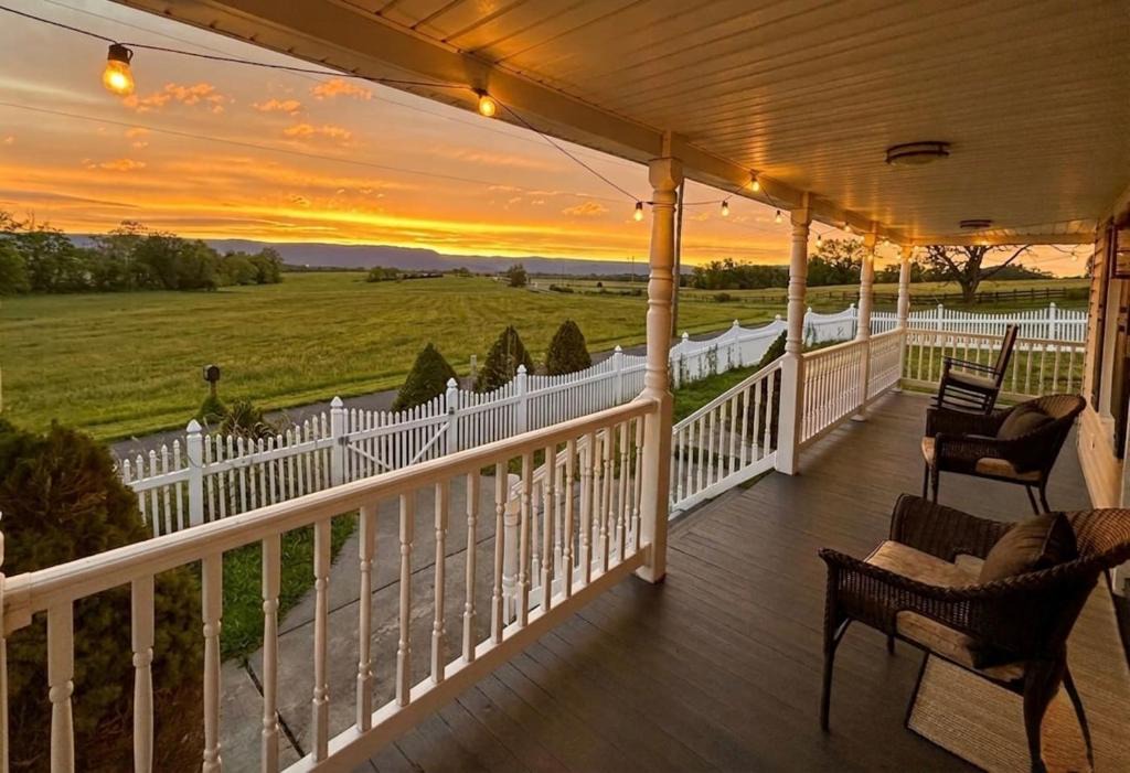 Mount Jackson House | Private Pool HotTub Sauna Wineries Hikes