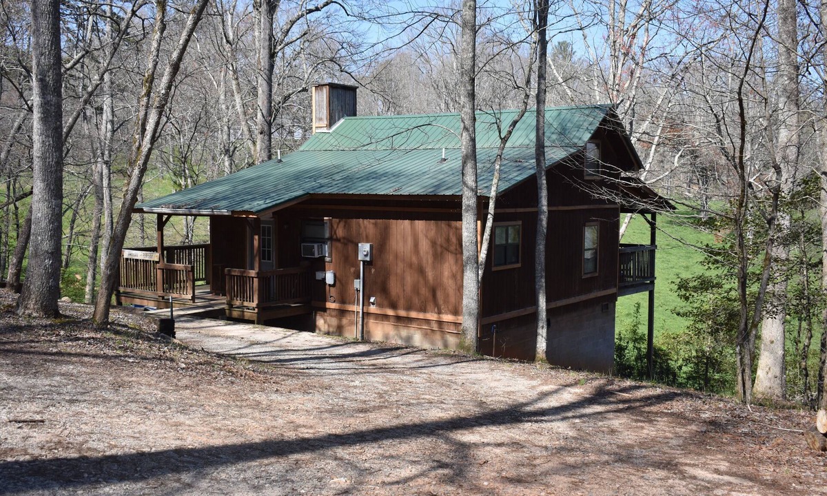 Blairsville Cabin | Private, Secluded, Relaxing Cabin. 1853 ASK ABOUT WEDDING OPPORTUNITIES!