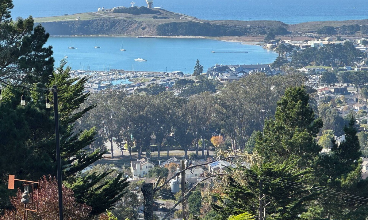 Half Moon Bay House | Private Studio , spectacular Ocean View , bathroom , kitchenette, Very Quiet
