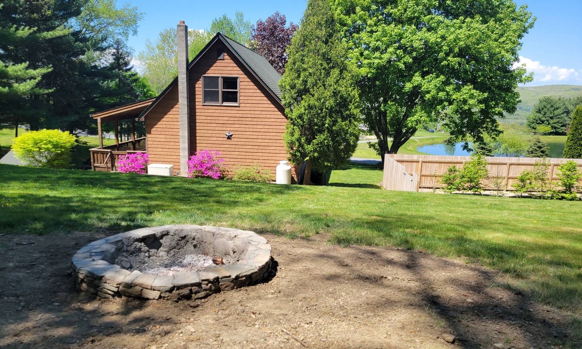 Town of Copake Cabin | Private swimming-pool, rap-around porch, and breathtaking views!