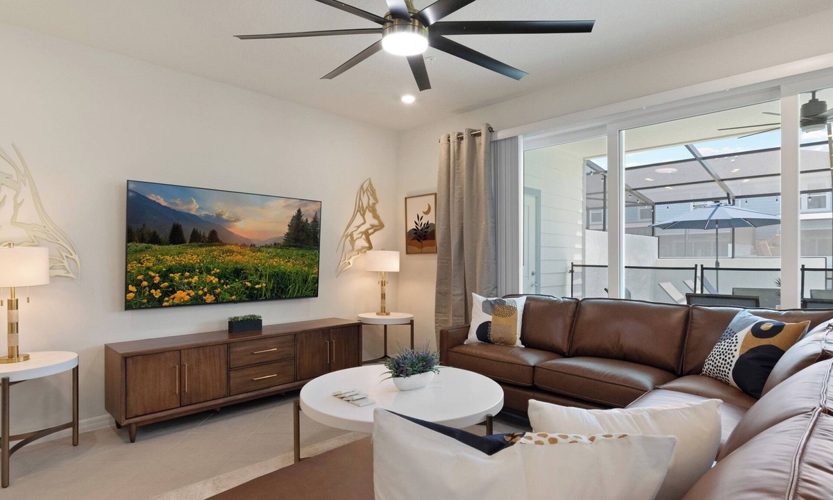 Four Corners House | PROMO Enchanted Wonderland 5 BR Townhouse in Windsor Cay - Blue Sky Villas