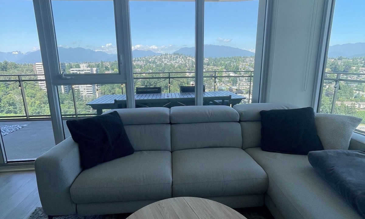Burnaby Apartment | Quality 2Bed/2Bath + Den with Parking