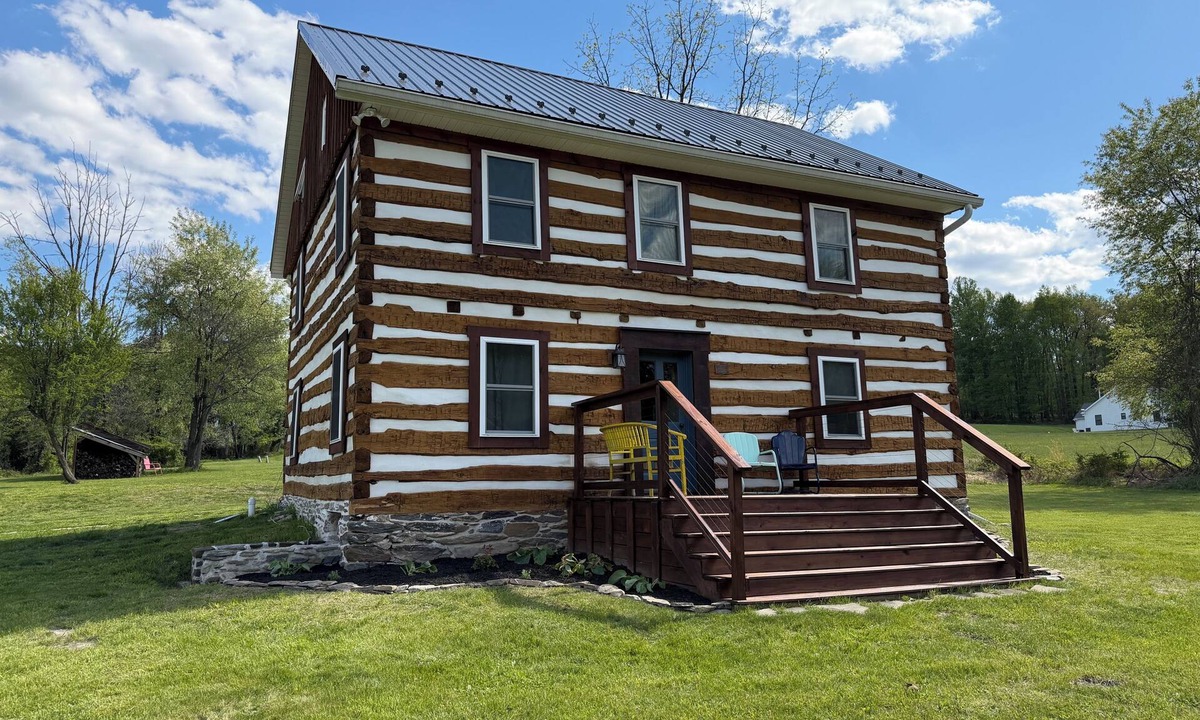 Orrtanna House | Quiet and secluded, Civil War-era log farmhouse near Historic Gettysburg for 8