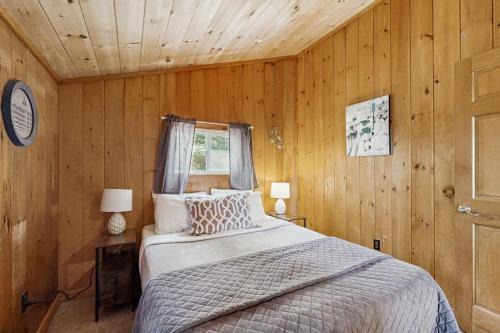 Ellsworth House | Quiet lakefront cottage with a firepit, private beach, & two kayaks