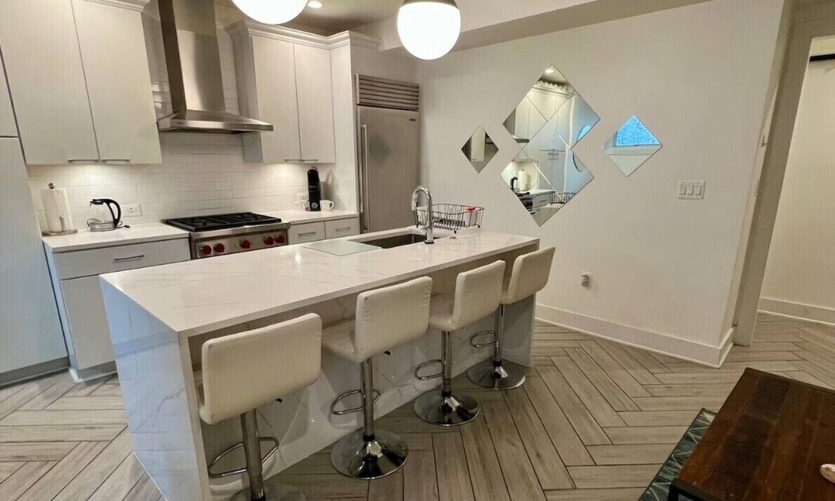 Cardozo Bed & Breakfast | Quiet Luxury Logan Circle Condo Walk to 14th St