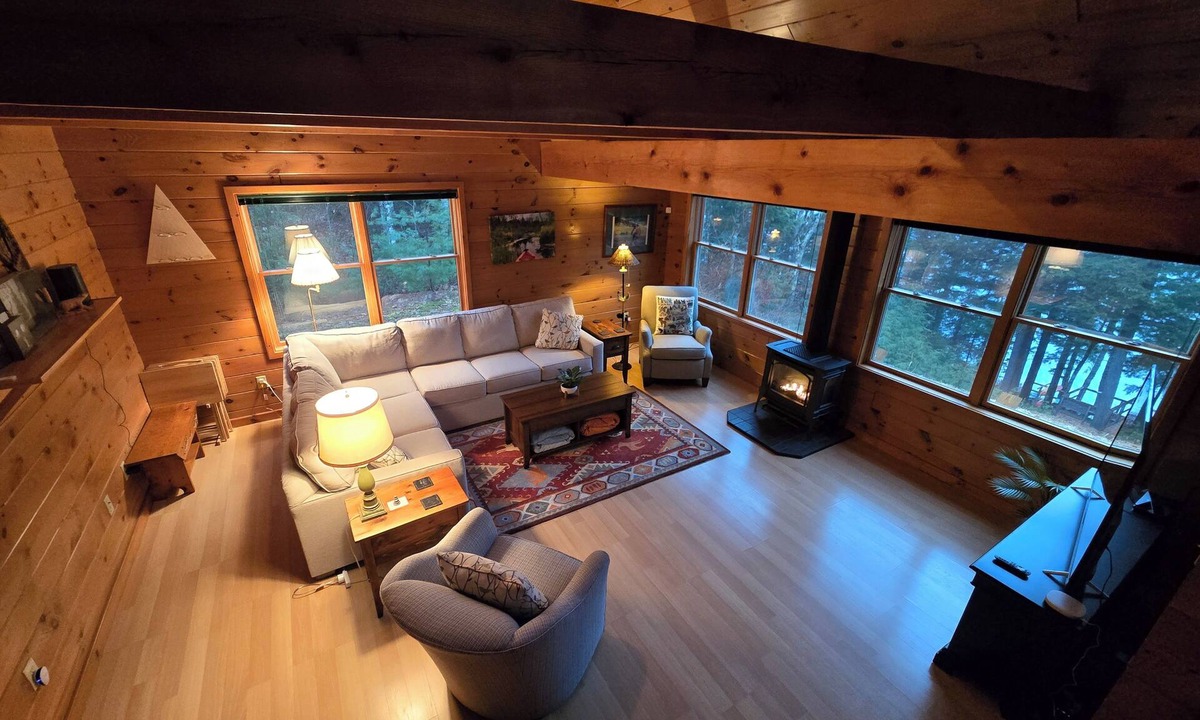 Vienna House | Quiet relaxing Maine getaway on the pond. Dog friendly!