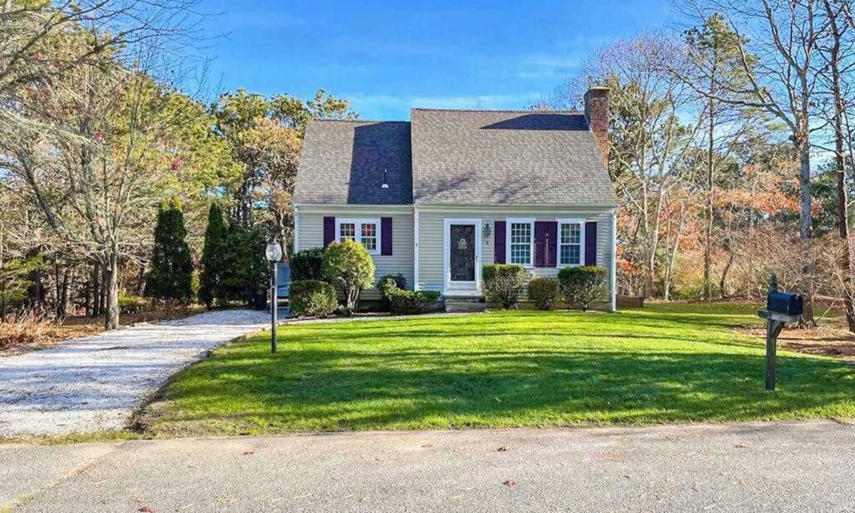 Dennis House | Quintessential Cape Cod Home. Beautiful Beaches, Chip Shot to Golf and Town