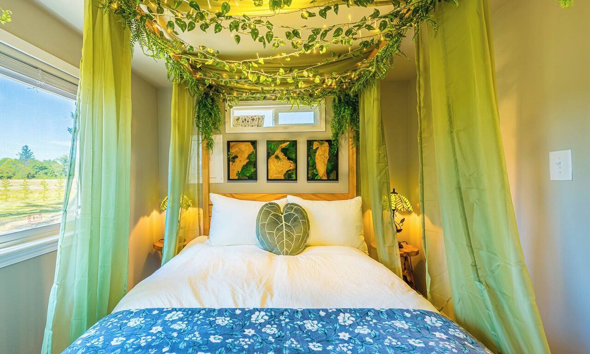 Forks Cabin | Rainforest Tiny Home Retreat: Enchanted