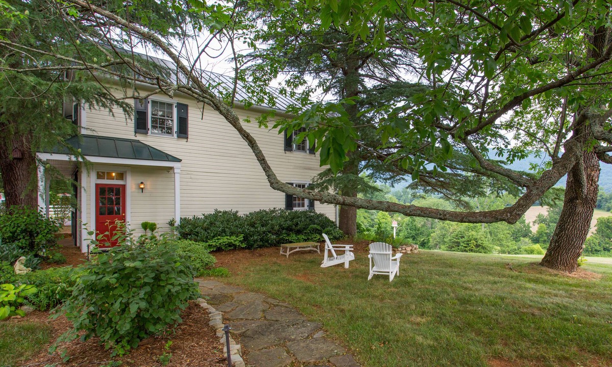 Greenwood House | Ramsay Estate Carriage House – Luxury Retreat with Mountain Views