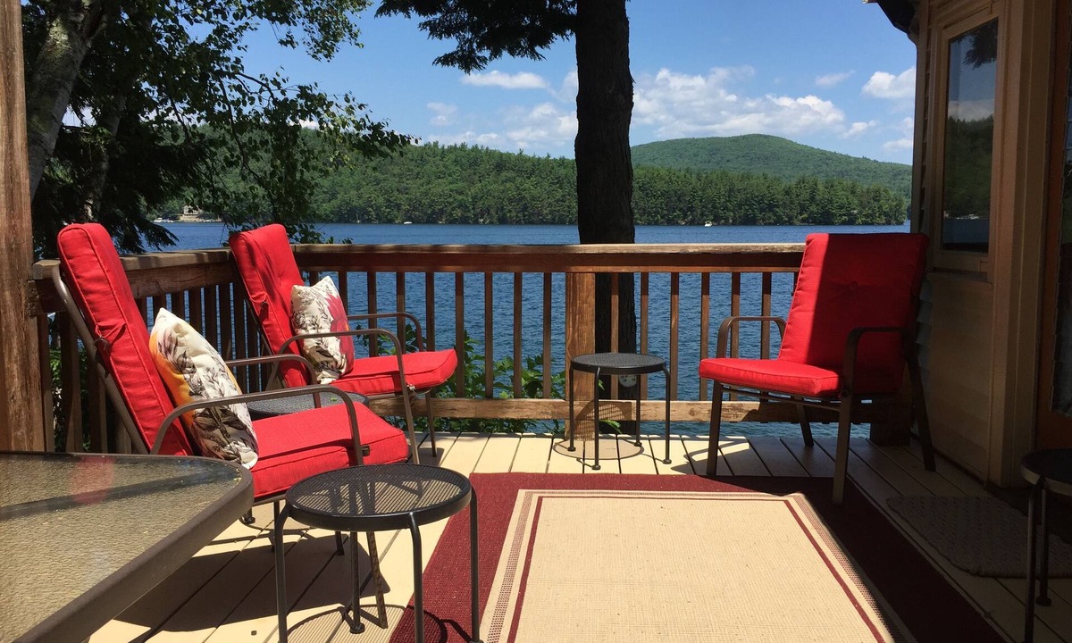 New Durham House | Rare find! Lakefront Cottage On Crystal Clear Merrymeeting Lake!