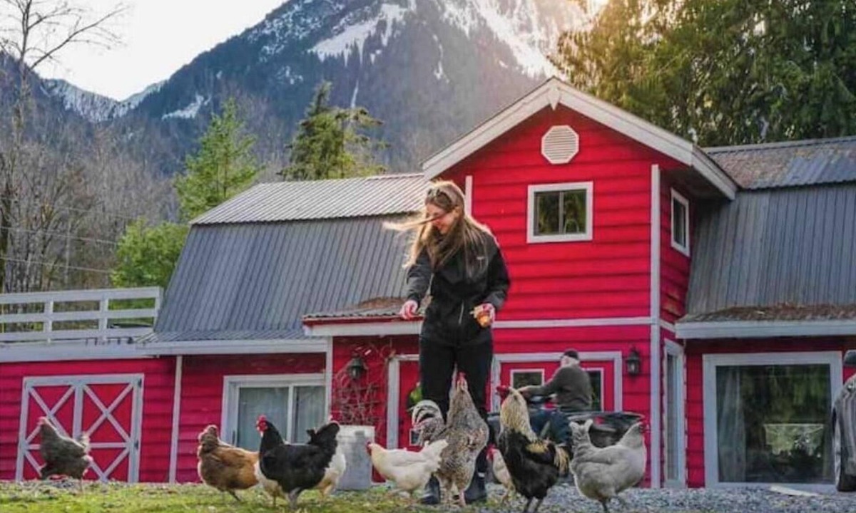 Upper Squamish House | Red Barn.