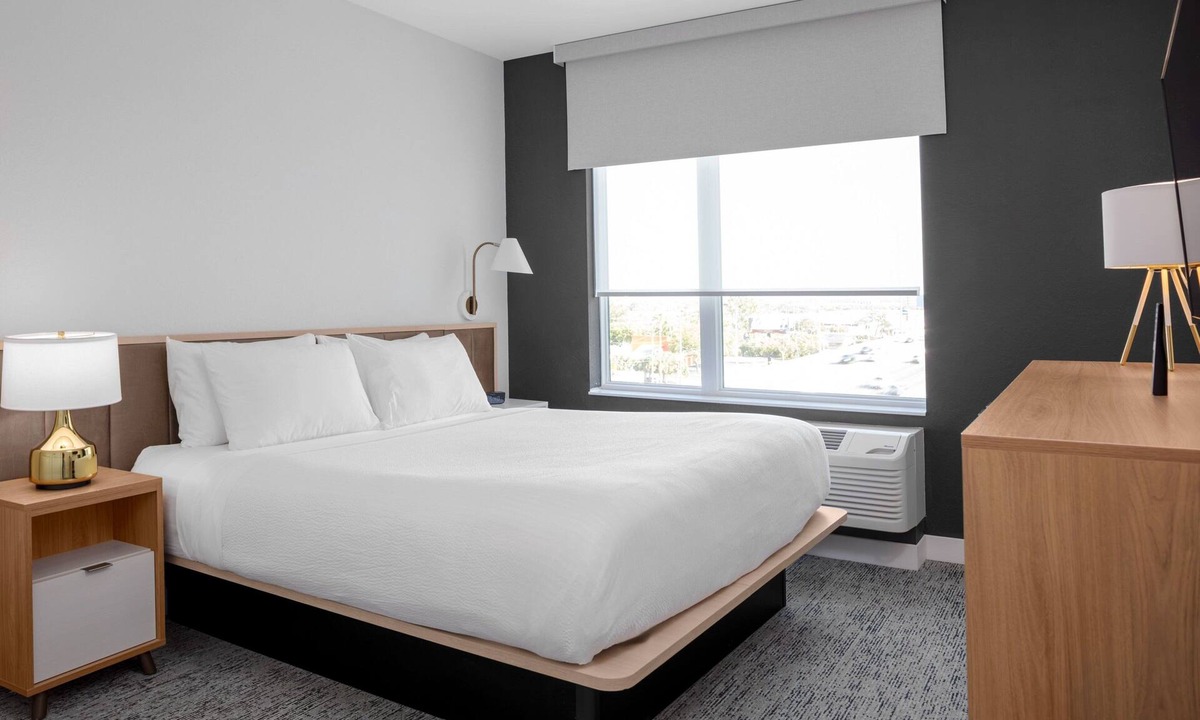 Clearwater Hotel | Relax and Unwind! 3 Relaxing Units, Free Breakfast, Free Parking, Pets Allowed