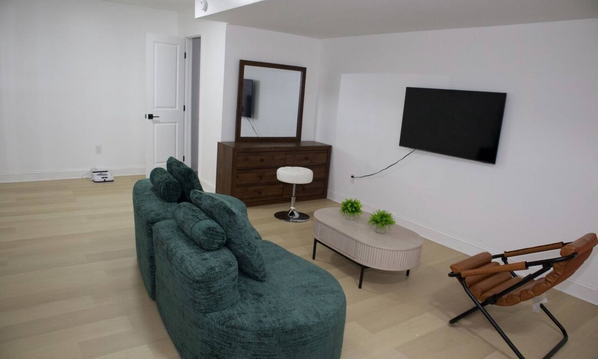 Kettering House | Relaxing Getaway w/Huge Lounge and Bedroom