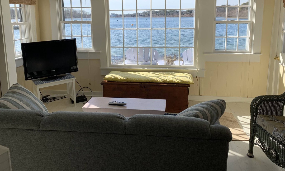 Chatham Cottage | Relaxing Waterfront Cottage Overlooking Mill Pond