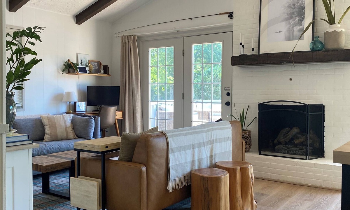 Locust Grove Cottage | Remodeled lake cottage with walking distance to the beach