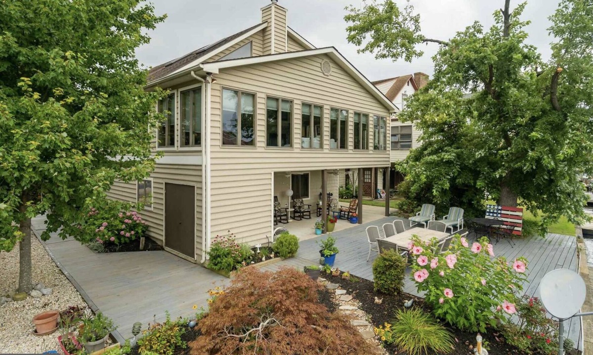 Sandpiper Pines House | Renovated Family Beach House w/Amazing Water Views, Private Dock & Kayaks
