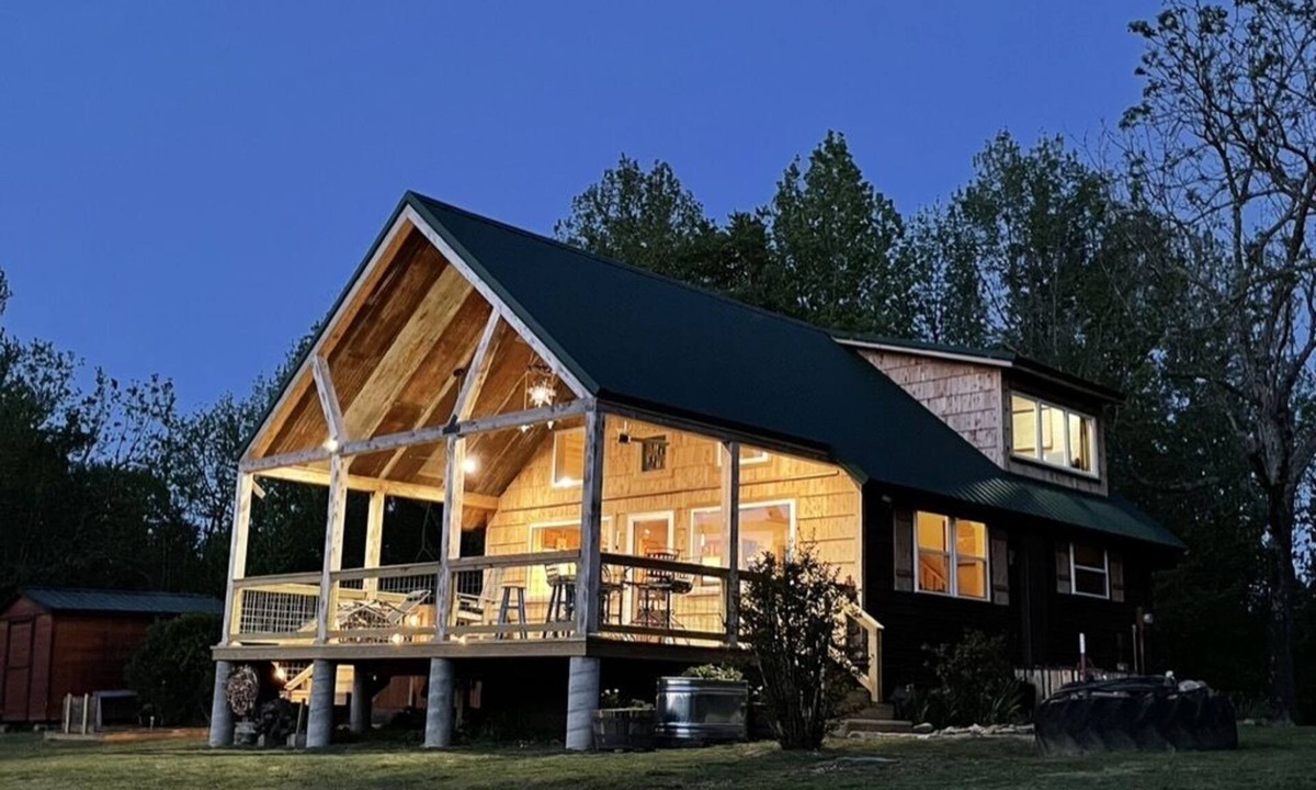 Saint Joe Cabin | Ridge Top Cabin minutes away from Buffalo National River with privacy and views.