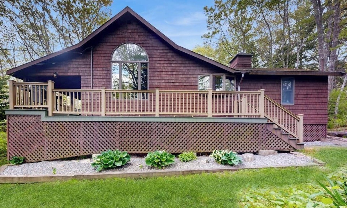 South Bristol Cabin | River view home w/lovely deck, views & fireplace