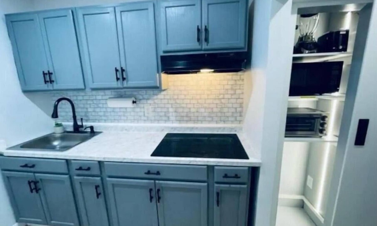 South Providence Apartment | Roger William 3 bedroom - 1st floor apartment