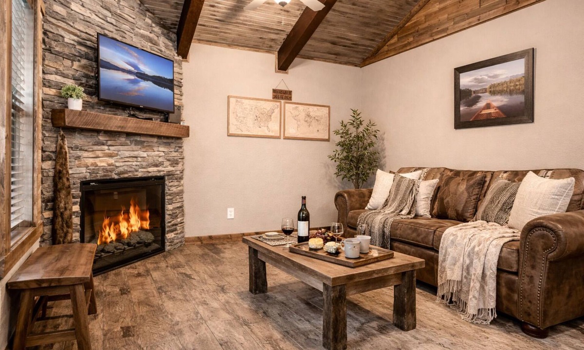 Indian Point Cabin | Romantic Lakefront Cabin on Table Rock Lake by SDC
