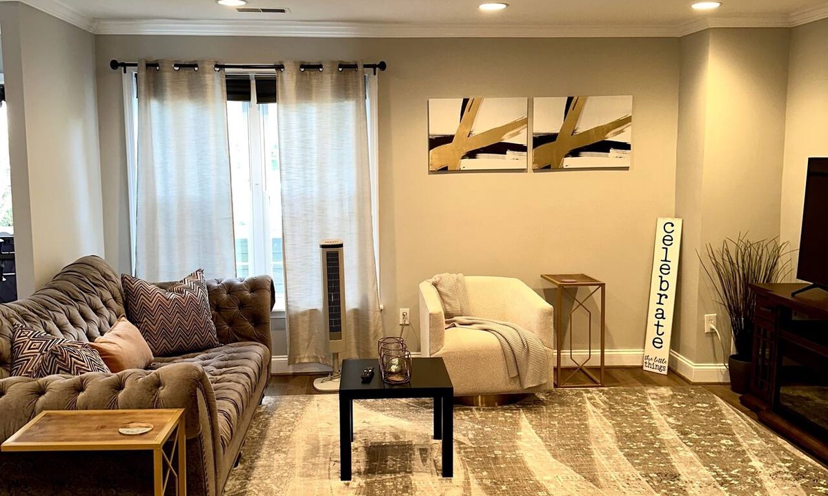 Crofton Condo | Romantic Two Bedroom Condo