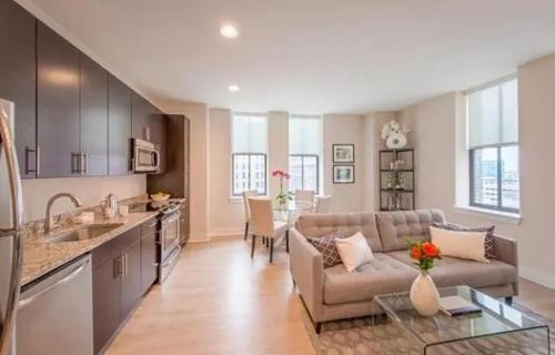 Downtown Baltimore Apartment | Rooftop Pool & Lounge in Downtown Charm free indoor parking